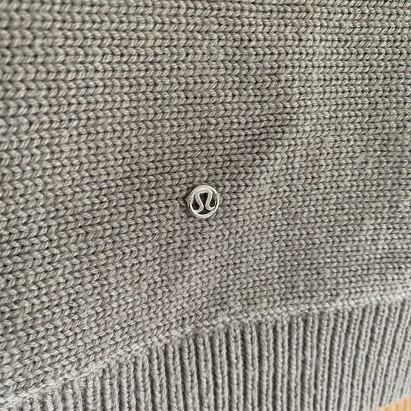 LuluLemon sweater with elbow patches size: 4 - Picture 8 of 8